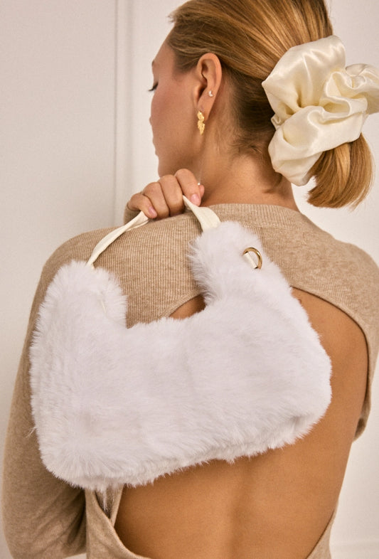 TASKE I IMITERET PELS HVID