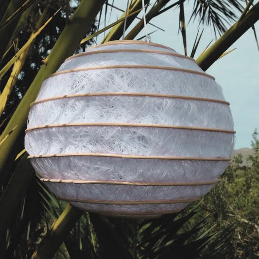 HÅNDLAVET LAMPE - HVID