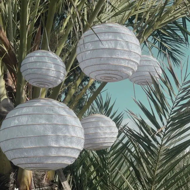 HÅNDLAVET LAMPE - HVID